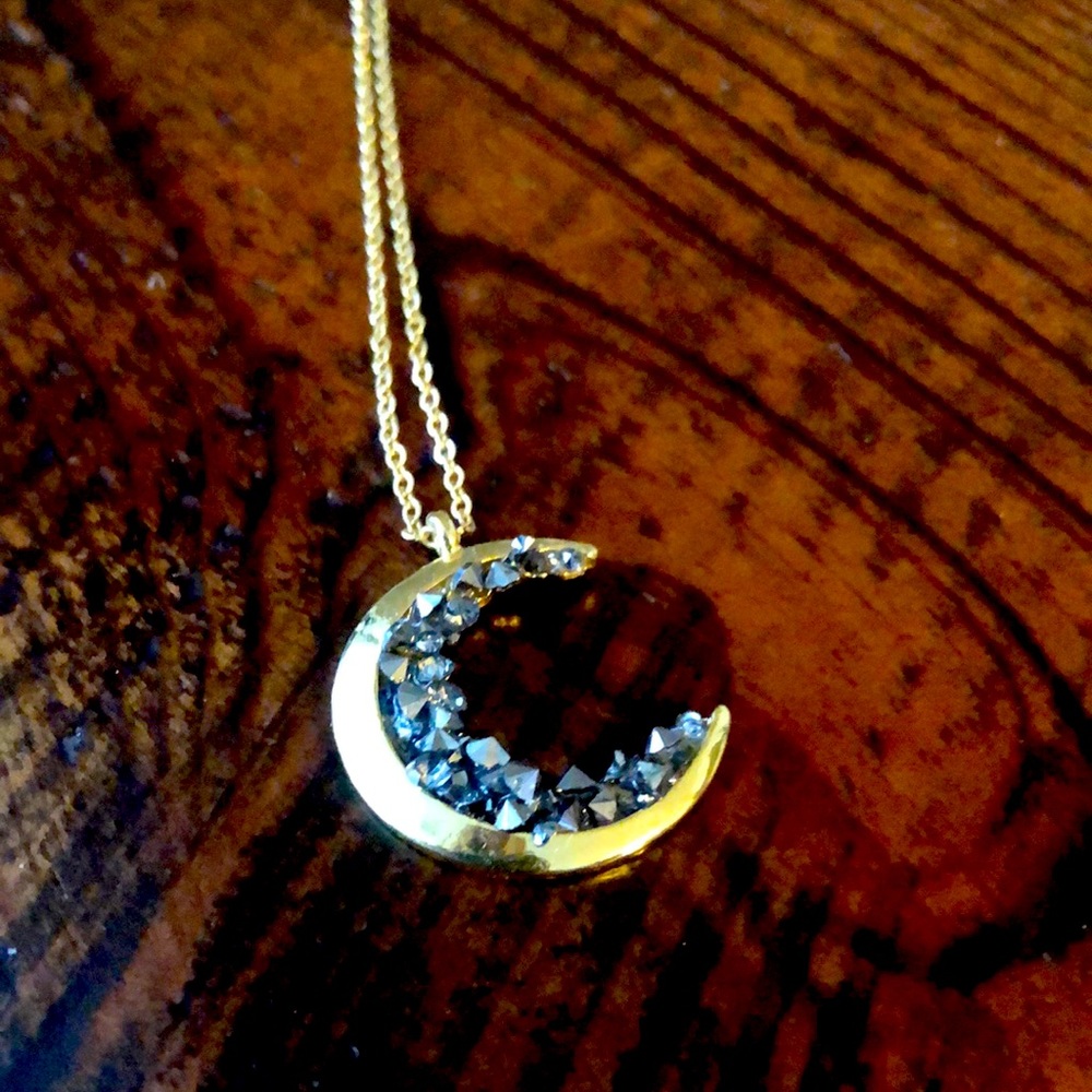 ✨Crescent Moon 🌙  Necklace✨